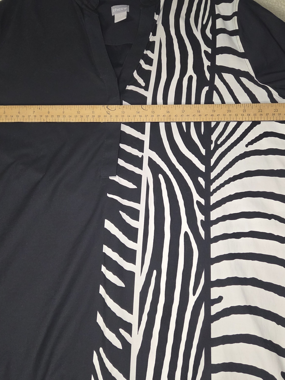 Chicos Women's Black & White Zebra-Panel V-Neck Long Sleeve Blouse Size 18 - Picture 3 of 7